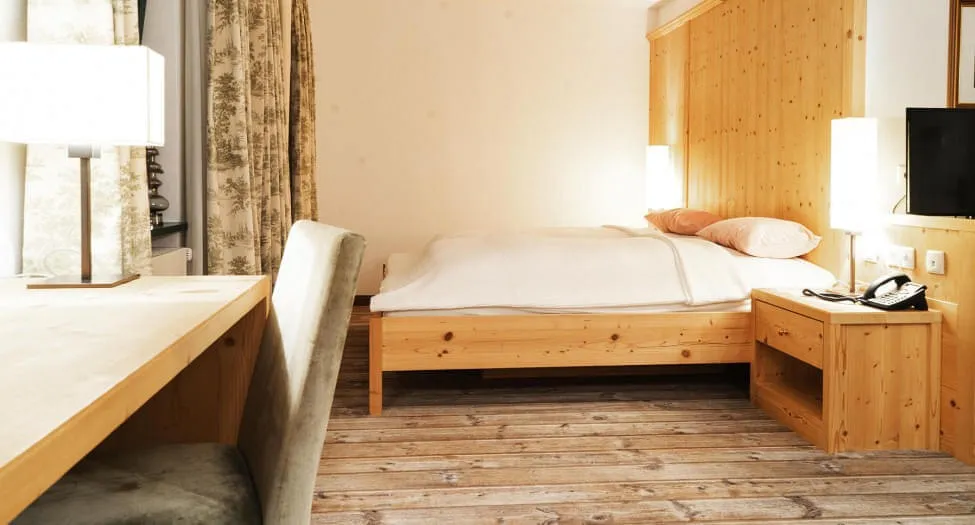 DOPPELZIMMER DOPPELZIMMER